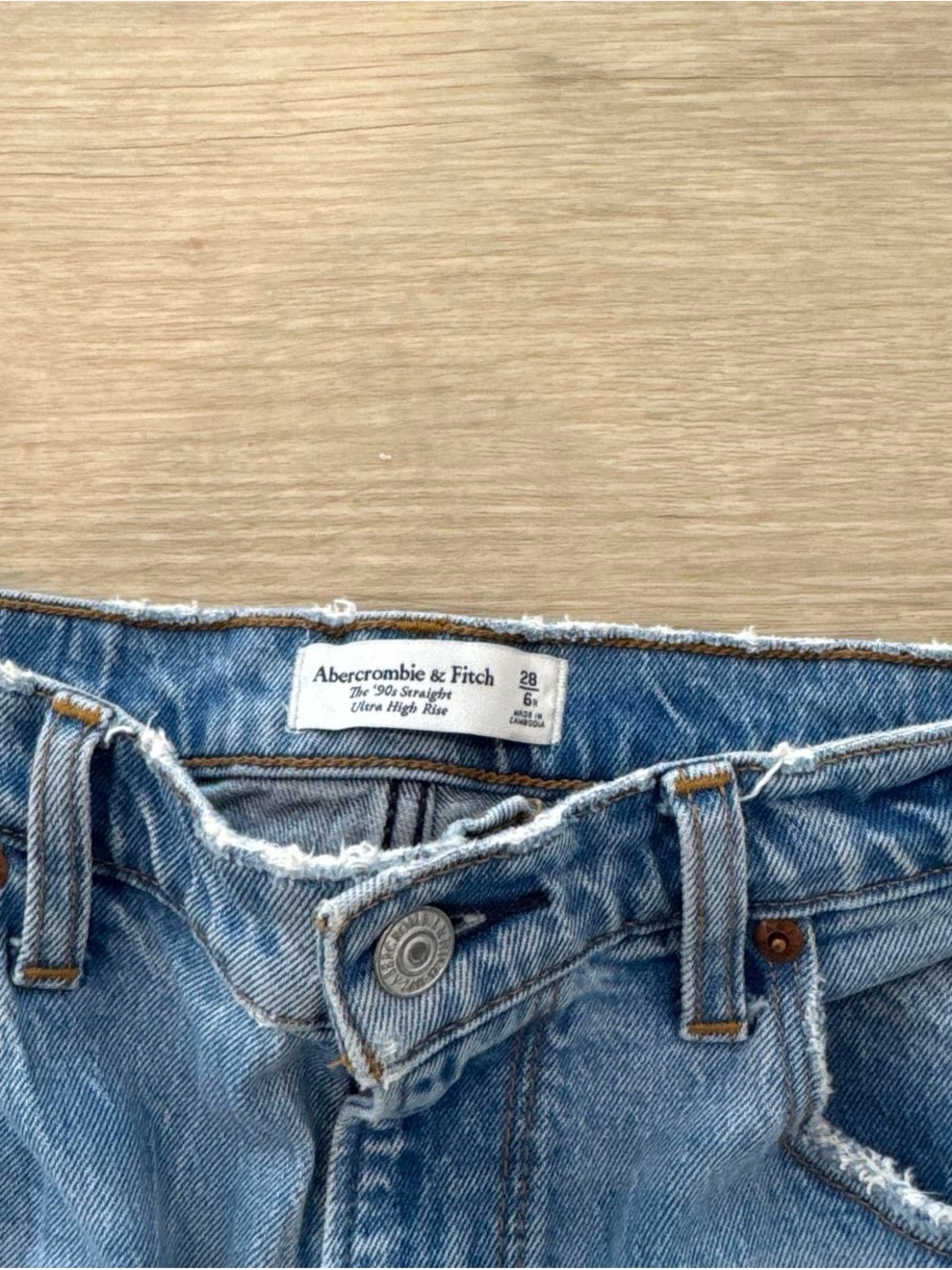 Abercrombie & Fitch Light Blue Straight Jeans with Distressed Knee - Picture 2 of 2